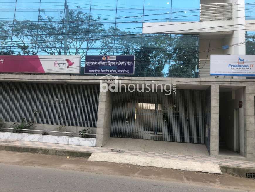 Jamil, Office Space at sadar