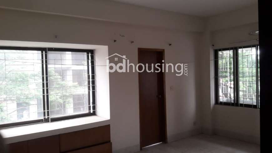 01) At Dhanmondi R/A, an old flat, nice location, 1725 sft (front face) six storied/top floor, 3 bed/3 bath/3 balcony, car park+utility, price-Tk.1,90,00000 (fixed).  , Apartment/Flats at Dhanmondi