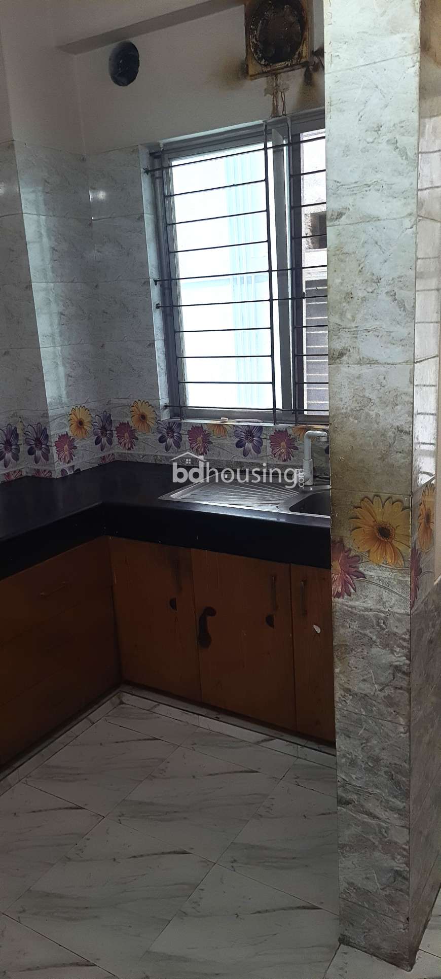 Used 1560 sft. Flat for Sale at Block - G, Bashundhara, Apartment/Flats at Bashundhara R/A